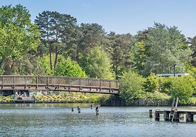 Nice Tent Lodge Near a Lake