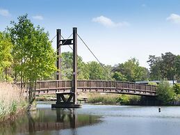 Nice Tent Lodge Near a Lake