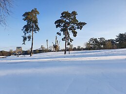 Nice Tent Lodge Near a Lake
