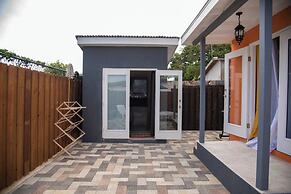 A Relaxing Retreat a few Steps From the Sun-soaked Dover Beach and the