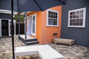 A Relaxing Retreat a few Steps From the Sun-soaked Dover Beach and the