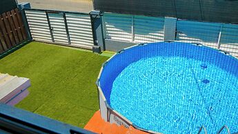 A Relaxing Retreat a few Steps From the Sun-soaked Dover Beach and the