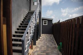 A Relaxing Retreat a few Steps From the Sun-soaked Dover Beach and the