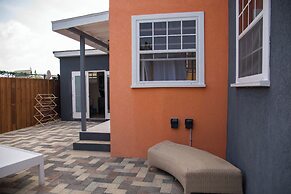 A Relaxing Retreat a few Steps From the Sun-soaked Dover Beach and the