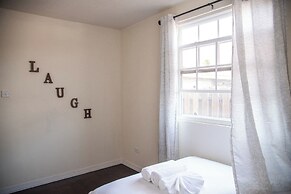 A Relaxing Retreat a few Steps From the Sun-soaked Dover Beach and the