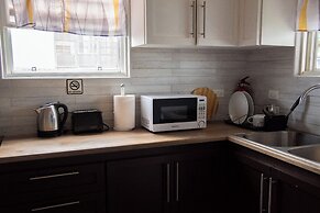 A Relaxing Retreat a few Steps From the Sun-soaked Dover Beach and the