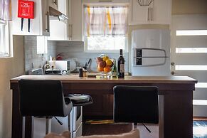 A Relaxing Retreat a few Steps From the Sun-soaked Dover Beach and the