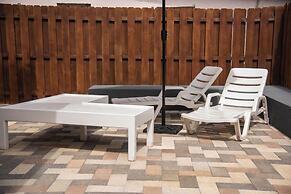 A Relaxing Retreat a few Steps From the Sun-soaked Dover Beach and the