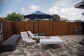 A Relaxing Retreat a few Steps From the Sun-soaked Dover Beach and the