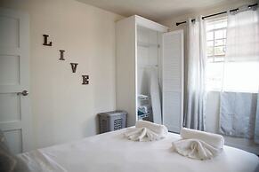 A Relaxing Retreat a few Steps From the Sun-soaked Dover Beach and the