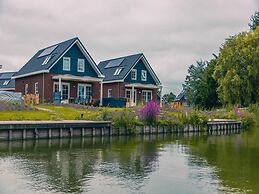 Sustainable Water Villa With Dishwasher, by a Lake