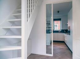 Sustainable Water Villa With Dishwasher, by a Lake