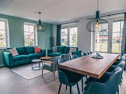 Sustainable Water Villa With Dishwasher, by a Lake