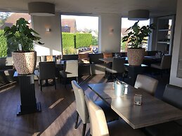 Sustainable Water Villa With Dishwasher, by a Lake