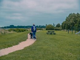 Sustainable Water Villa With Dishwasher, by a Lake