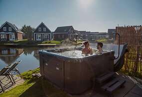 Sustainable Water Villa With Dishwasher, by a Lake