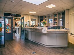 Sustainable Water Villa With Dishwasher, by a Lake