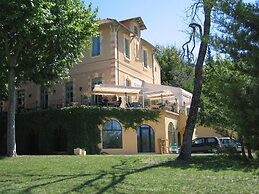 Cosy Flat in a Drome Chateau With Pool