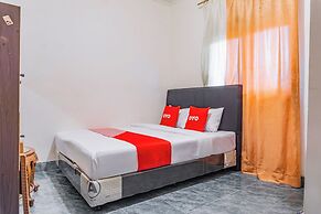 OYO 94067 The Roy Suite Guest House