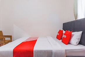 OYO 94067 The Roy Suite Guest House