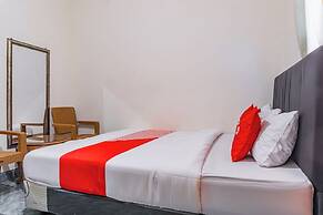 OYO 94067 The Roy Suite Guest House