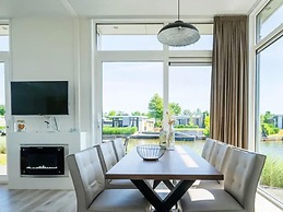 Chalet on the Water at the Beautiful Veluwemeer