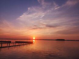 Chalet on the Water at the Beautiful Veluwemeer