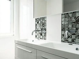 Chalet on the Water at the Beautiful Veluwemeer