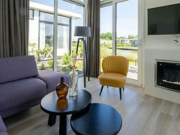 Chalet on the Water at the Beautiful Veluwemeer