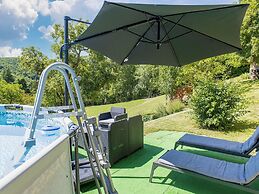 Renovated Farmhouse With Private Pool
