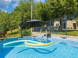 Renovated Farmhouse With Private Pool