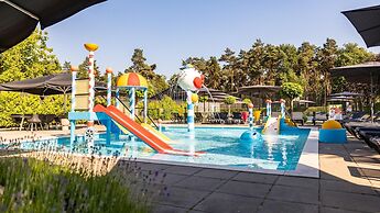 Beautiful Chalet on the Water in a Holiday Park