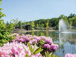 Beautiful Chalet on the Water in a Holiday Park
