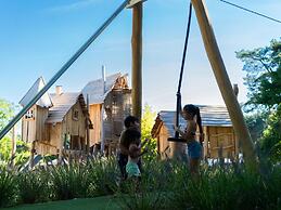 Beautiful Chalet on the Water in a Holiday Park