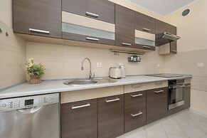 Wroclaw Apartment With Bathub by Renters