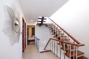 Designer 3BR Pool Access Villa Argent 8