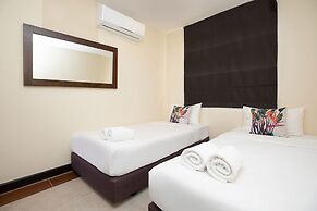 Designer 3BR Pool Access Villa Argent 8