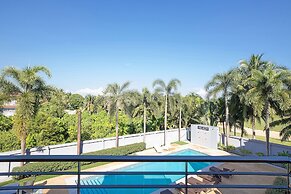 Designer 3BR Pool Access Villa Argent 8