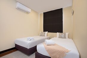 Designer 3BR Pool Access Villa Argent 8