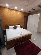 Lime Tree 3BHK Serviced Apartments DLF 5