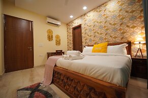 Lime Tree 3BHK Serviced Apartments DLF 5