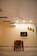 Lime Tree 3BHK Serviced Apartments DLF 5