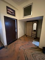 11Flowers Service Apartment By GRB