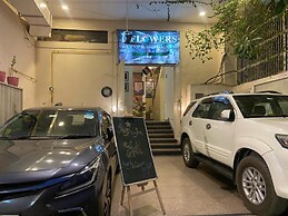 11Flowers Service Apartment By GRB