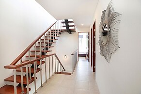 Stylish 3BR Pool Access Villa Argent 9