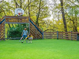 Tent Lodge With Bathroom 16 km From Maastricht