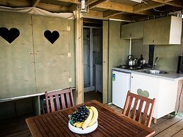 Tent Lodge With Bathroom 16 km From Maastricht