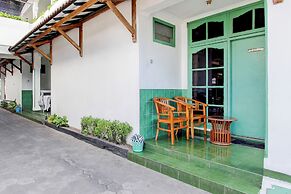 OYO 94082 Hotel Gurita