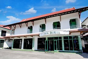 OYO 94082 Hotel Gurita