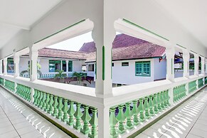 OYO 94082 Hotel Gurita